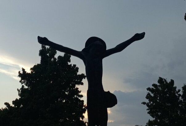 Između neba i zemlje