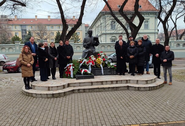 Položeni vijenci na spomenik biskupa Antunovića