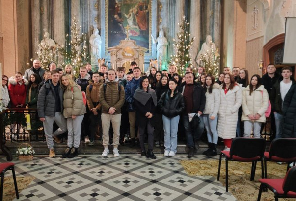 Gimnazijalci obišli katoličku crkvu u Rumi