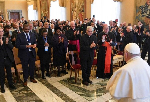 Papa: Ljudi pronalaze smisao u odnosima, a ne u tehnologiji