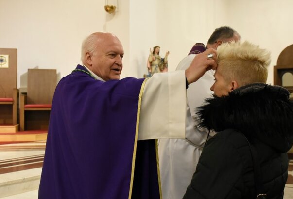 Nadbiskup Nemet na Pepelnicu predvodio misno slavlje u beogradskoj katedrali