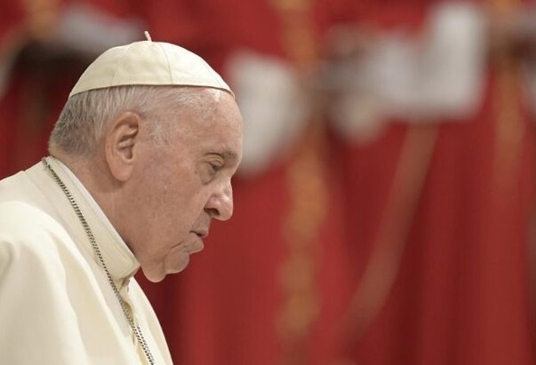 Papu i dalje muči blaža gripa