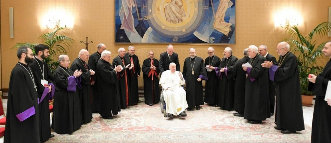 Tijekom susreta s armenskim biskupima u Vatikanu, papa Franjo molio je za mir