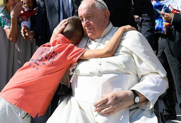 Papa: Iskorijeniti situacije koje štite one koji zlostavljaju