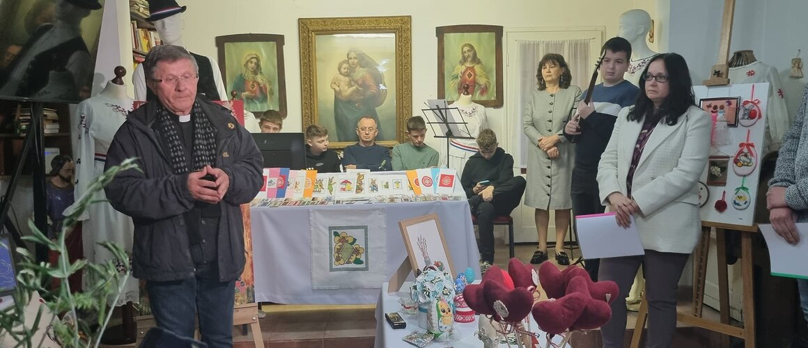 Uskrsna izložba održana u Surčinu