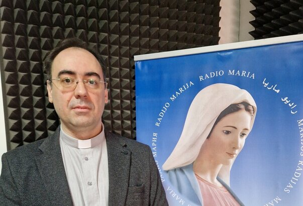 Uskrsnu čestitku vlč. Dragana Muharem, glavnog i odgovornog urednika Radio Marije Srbije