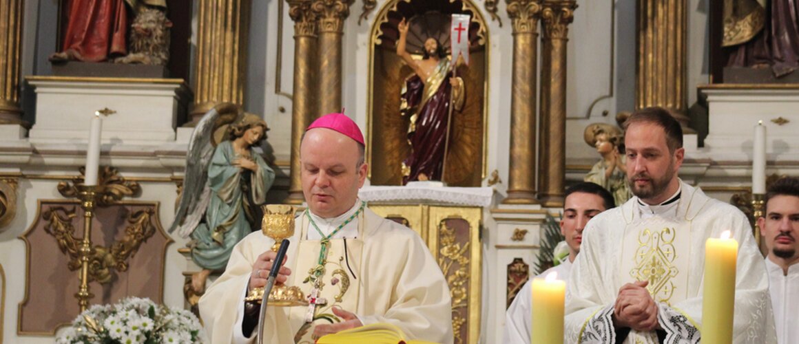 Biskup Svalina predvodio proslavu Uskrsa u Srijemskoj Mitrovici