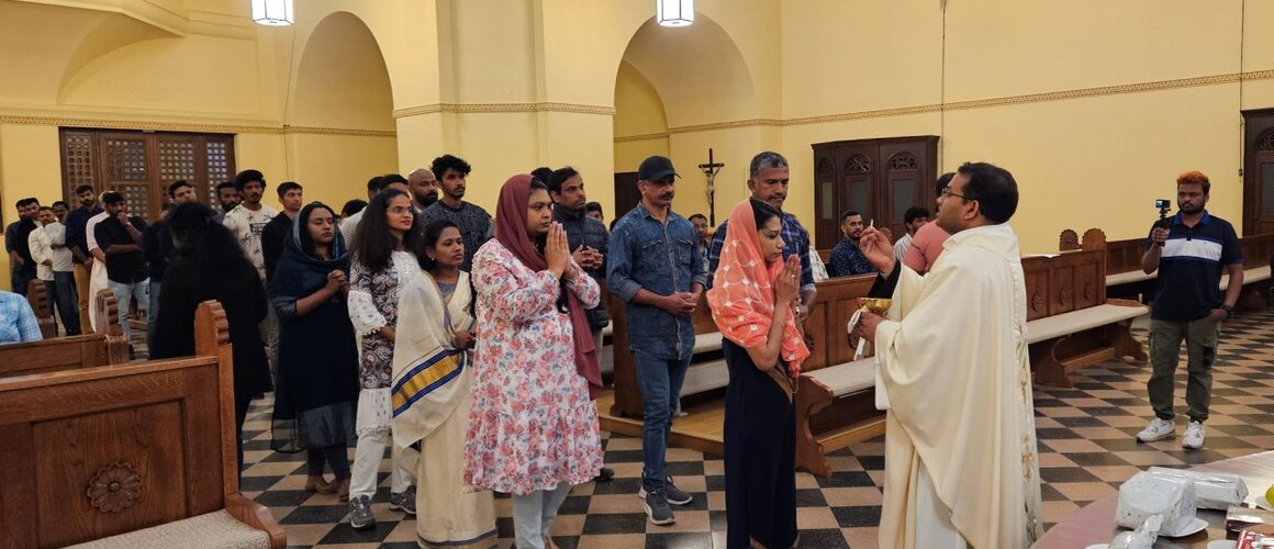 Vjernici iz Indije proslavili Uskrs u zagrebačkoj crkvi 