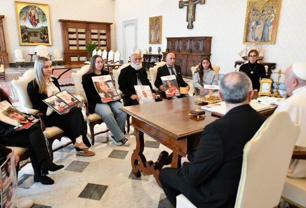 Papa Franjo primio u Vatikanu obitelji izraelskih talaca