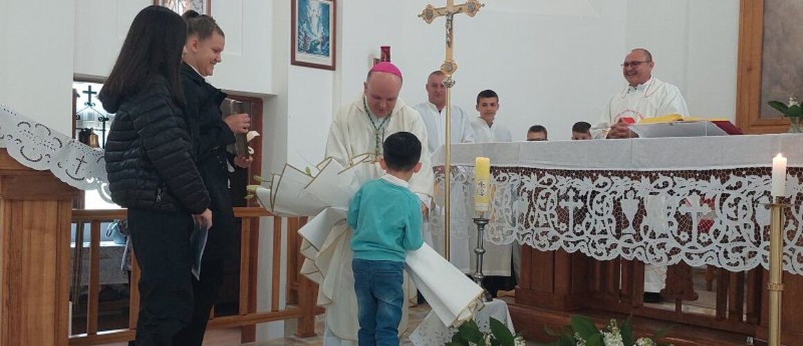 Biskup Svalina posjetio župu Šid