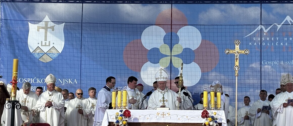 Misa za 10.000 mladih vrhunac Susreta hrvatske katoličke mladeži u Gospiću