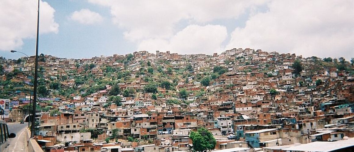 Glad u Venezueli: Ljudi preživljavaju od bačenih ostataka hrane