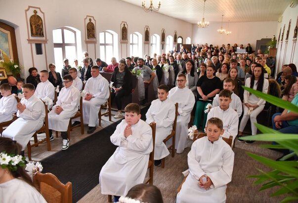 Prva pričest u Beški i Maradiku