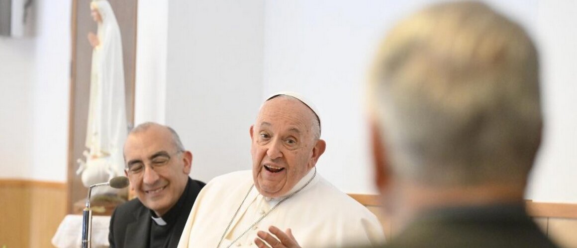 Papa Franjo susreo se sa svećenicima zaređenima prije 40 godina