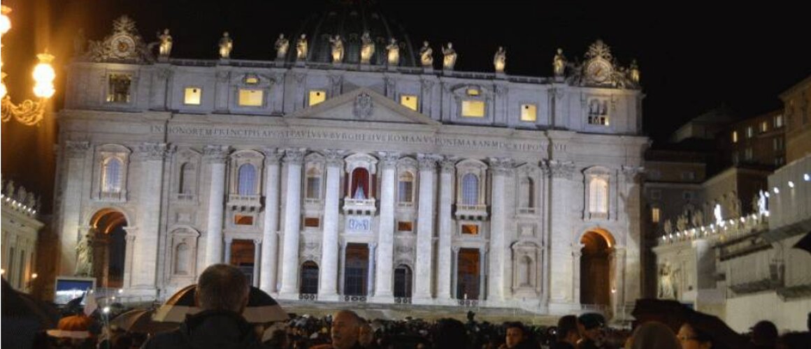 Kardinal Zuppi predvodio molitvu za mir u Bazilici sv. Petra u Vatikanu