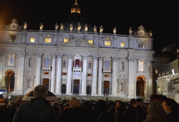 Kardinal Zuppi predvodio molitvu za mir u Bazilici sv. Petra u Vatikanu
