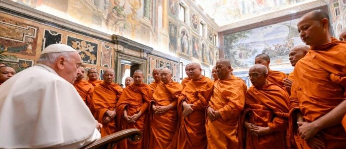 Papa primio u audijenciju budističke monahe