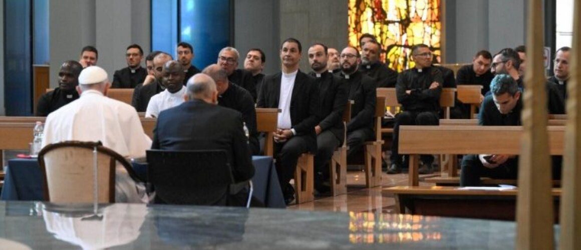 Papa Franjo susreo mlade svećenike Rimske biskupije