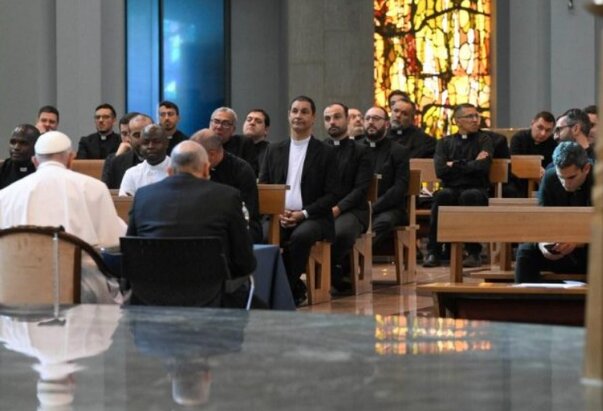 Papa Franjo susreo mlade svećenike Rimske biskupije