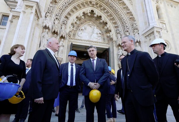 Nadbiskup Kutleša i premijer Plenković obišli zagrebačku katedralu