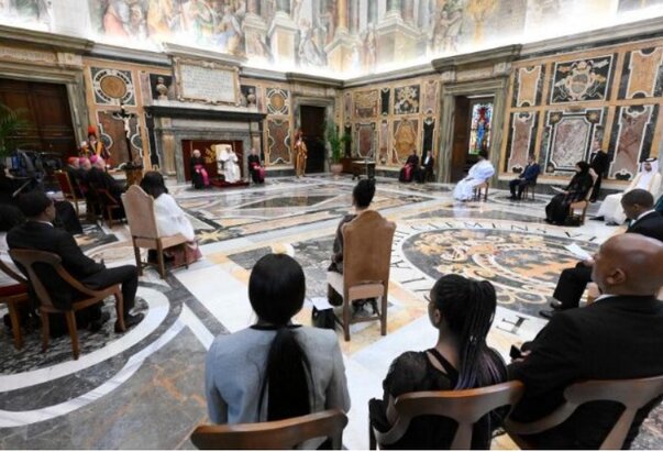 Papa: Ostavimo po strani ravnodušnost i strah kako bismo dali na nikne mir