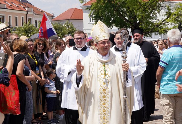 Zaređen novi požeški biskup Ivo Martinović
