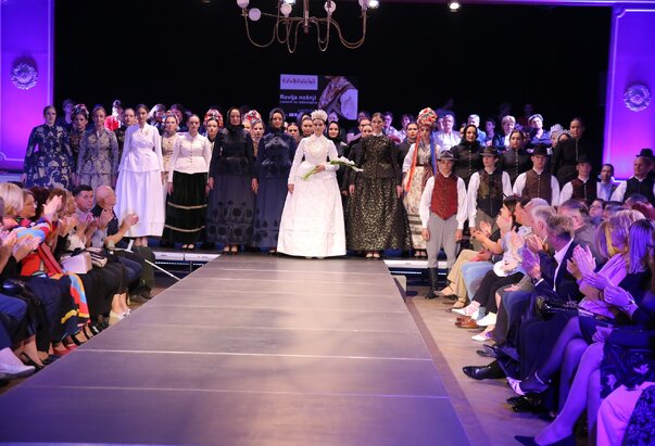 Bunjevačka nošnja na modnoj pisti