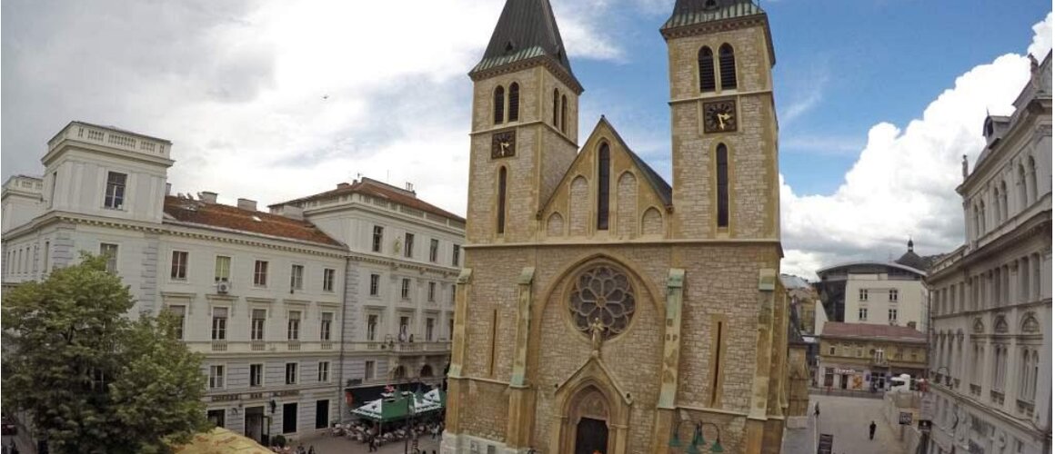 Ometanje nedjeljne mise u katedrali