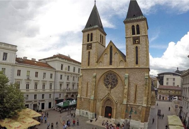 Ometanje nedjeljne mise u katedrali