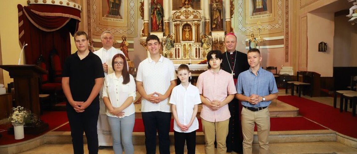 Slavlje sakramenta potvrde u Srijemskoj Mitrovici