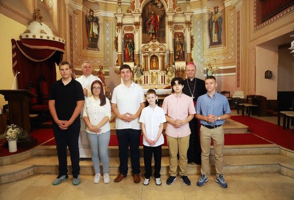 Slavlje sakramenta potvrde u Srijemskoj Mitrovici