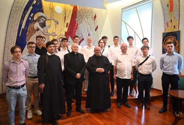 Nadbiskupa Nemeta posjetili odgojitelji i gimnazijalci iz Tihanya u Mađarskoj