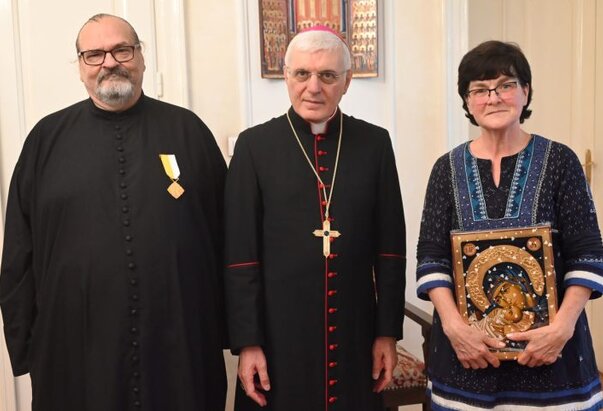Nuncij Gangemi uručio ikonu i medaljon gospođi Talló i papinsko odlikovanje „Pro Ecclesia et Pontifice“ vlč. Ninkoviću u Nuncijaturi u Beogradu