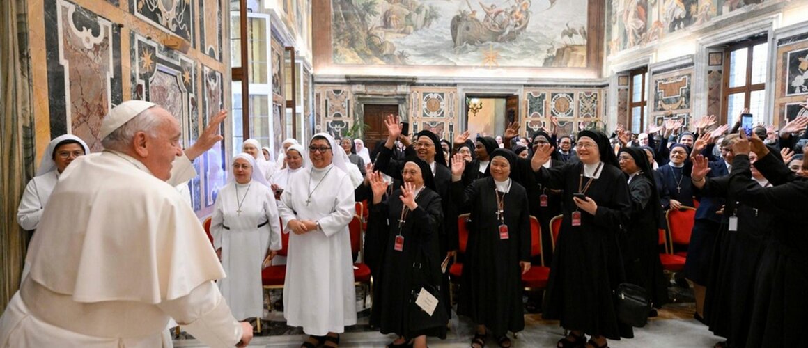 Papa osobe posvećena života pozvao na molitvu za zvanja