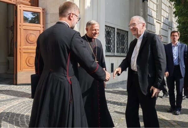 Kardinal Parolin u Ukrajini kako bi donio Papinu blizinu i molio za mir