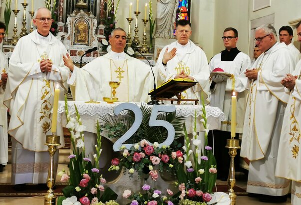 Slavlje srebrnog biskupskog jubileja mons. Nikole Eterovića