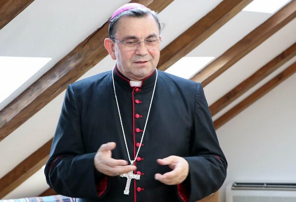 Biskup Martinović pozvao na molitvu za žrtve teške tragedije u Domu za starije i nemoćne osobe u Daruvaru