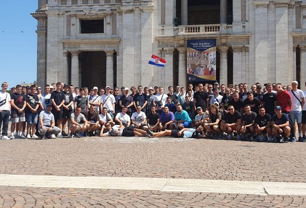 Ministranti iz Đakovačko-osječke nadbiskupije i Srijemske biskupije na putu u Rim