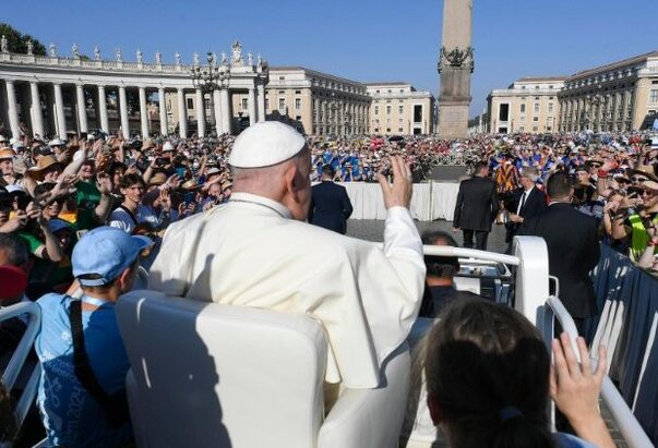 Papa ministrantima: Budite s Isusom na konkretan način blizu onima koji trpe