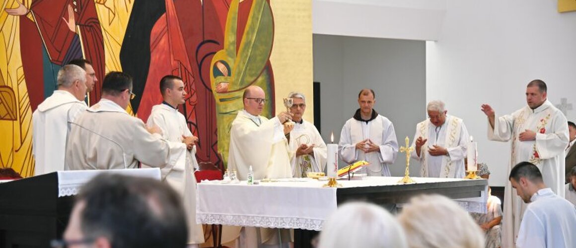 Biskup Svalina predslavio misu na Anino na Gornjoj Vežici