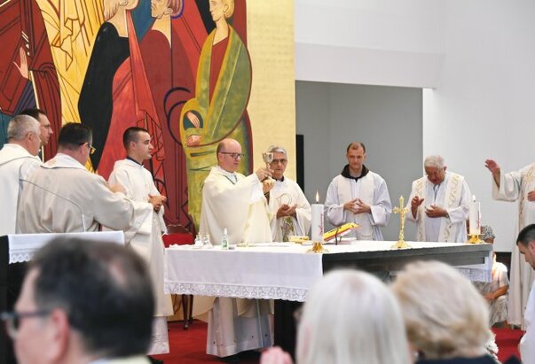 Biskup Svalina predslavio misu na Anino na Gornjoj Vežici