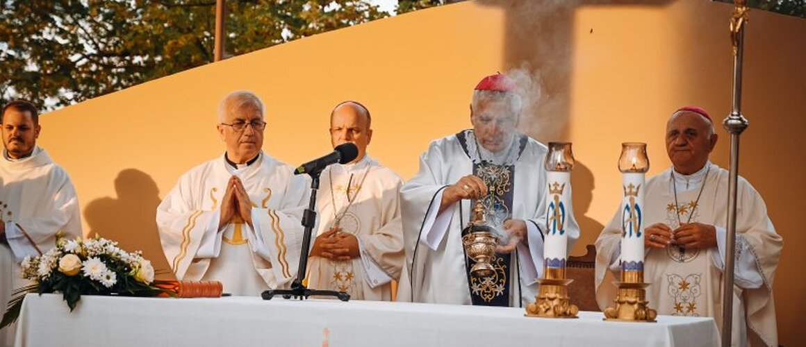 Mons. Ferenc Fazekas predvodio misu uoči svetkovine Gospe Snježne na Tekijama kod Petrovaradina