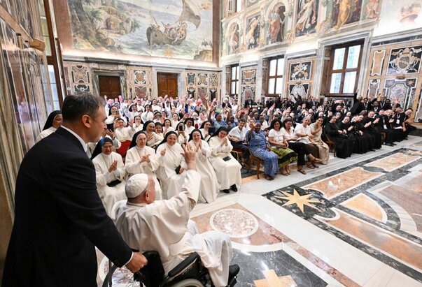 Papa redovnicima: Ljubav se računa, a ne diplome