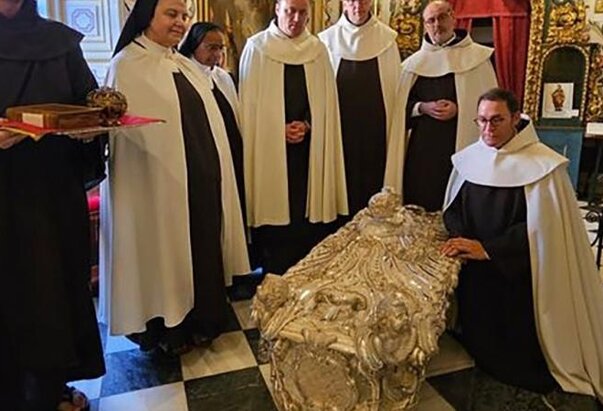 Otvorena grobnica Sv. Terezije Avilske