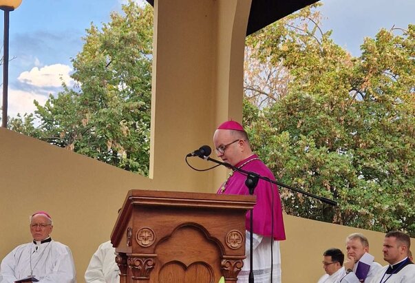 Pozdravni govor i zahvala mons. Fabijana Svaline na svetištu Gospe Snježne na Tekijama