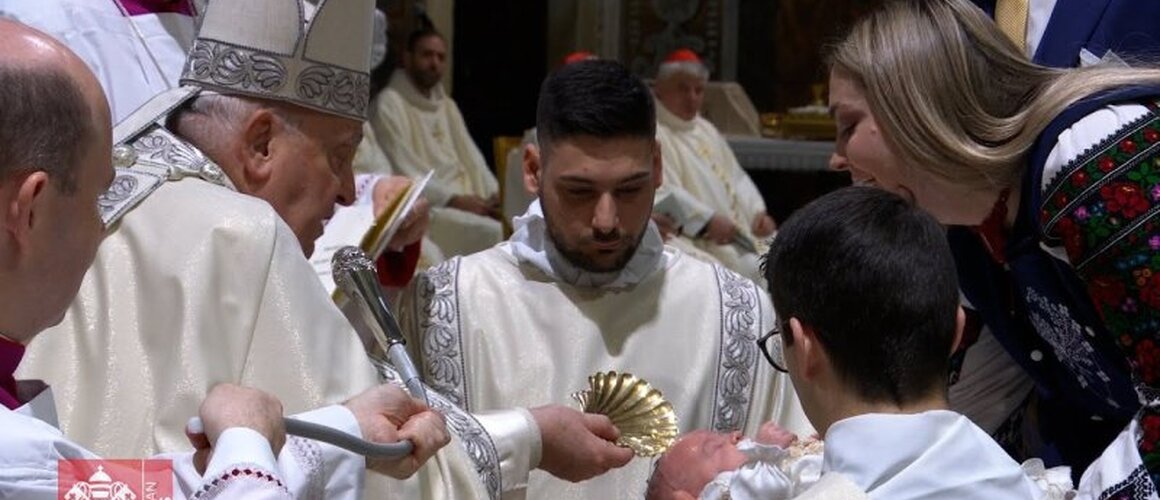 Papa Franjo u Sikstinskoj kapeli krstio 21 dijete