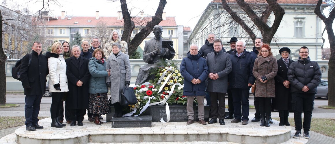 „Dani biskupa Ivana Antunovića“ – Položeni vijenci na spomenik biskupa