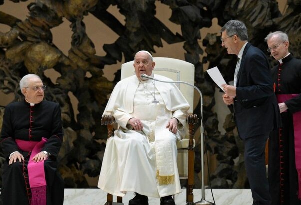 Papa Franjo: Više od profesije, novinarstvo je poziv i poslanje