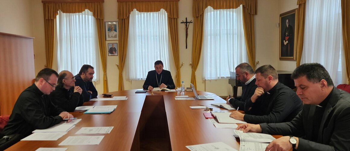 Biskup Medo održao prvi sastanak s dekanima