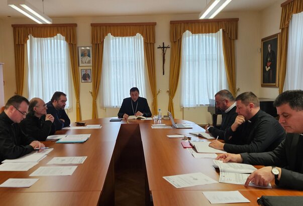 Biskup Medo održao prvi sastanak s dekanima